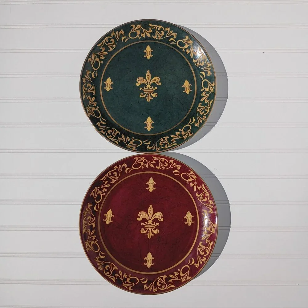 Pair of Andrea by Sadek Decorative Plates Fleur-de-Lis Maroon Green Gold Regal - Picture 4 of 16